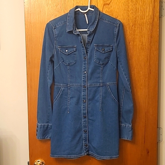 Free People long-sleeved mini "Dynomite Denim Shirtdress", size small. - Picture 6 of 16